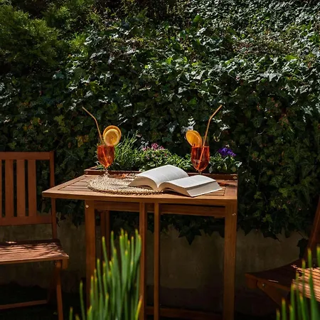 Living Flora Konukevi